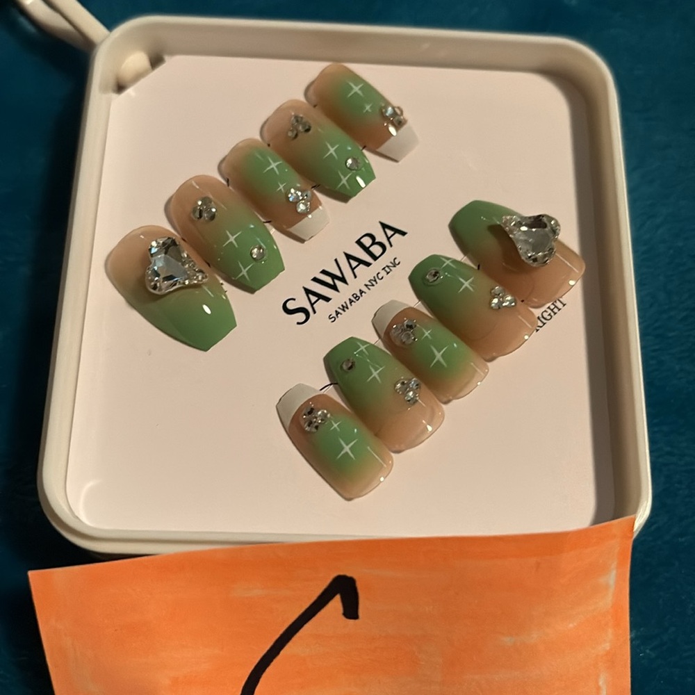PRESS-ON NAILS - Picture 4 of 5